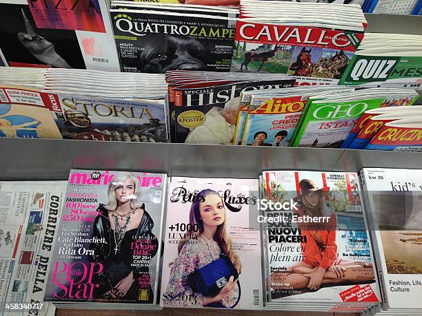 Beliebte Italienische Zeitschriften Stockfoto und mehr Bilder von Vogue Magazine - Vogue Magazine, Zeitschrift, Buchseite