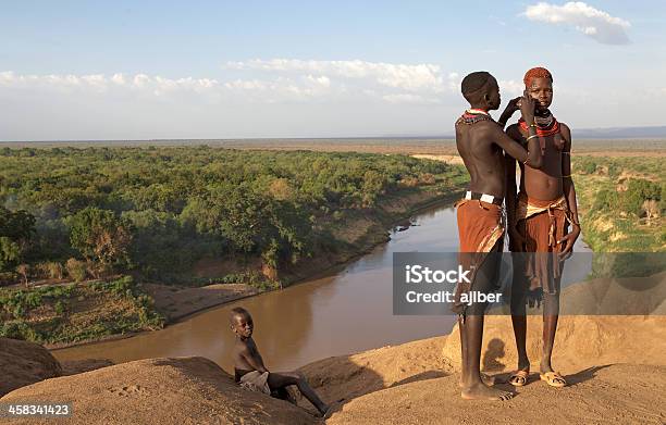 Mujeres Tribal Africana Foto de stock y más banco de imágenes de Adulto - Adulto, Aire libre, Collar