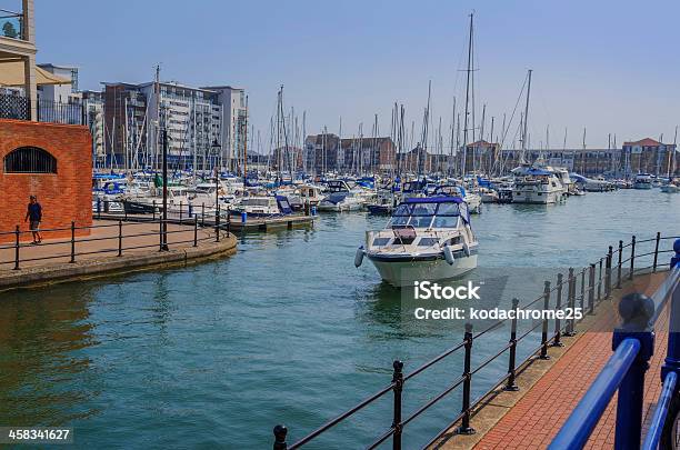 Marina Stockfoto und mehr Bilder von Anlegestelle - Anlegestelle, Blau, Bootssteg