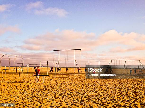 Pessoas Exercitar Na Praia Muscle Santa Monica - Fotografias de stock e mais imagens de Ao Ar Livre - Ao Ar Livre, Areia, Califórnia