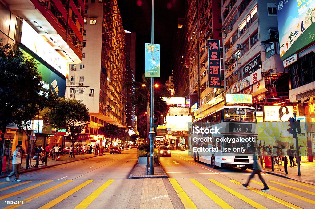 Vista noturna da Nathan Road Kowloon, em Hong Kong - Foto de stock de Arquitetura royalty-free