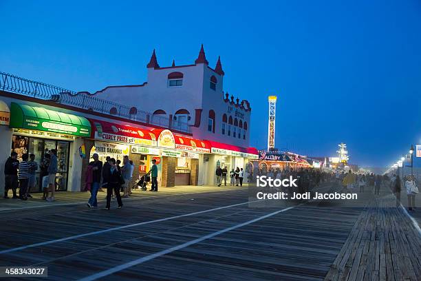 Amo Localelungomare Di Ocean City New Jersy Uniti Al Golden Ora - Fotografie stock e altre immagini di Ambientazione esterna