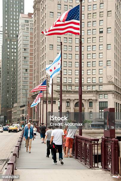 Michigan Avenue Bridge - zdjęcia stockowe i więcej obrazów Amerykańska flaga - Amerykańska flaga, Architektura, Biurowiec