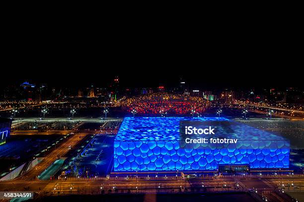 Vista Dallalto Del Parco Olimpico Di Pechino Di Notte - Fotografie stock e altre immagini di Centro Acquatico Nazionale di Pechino