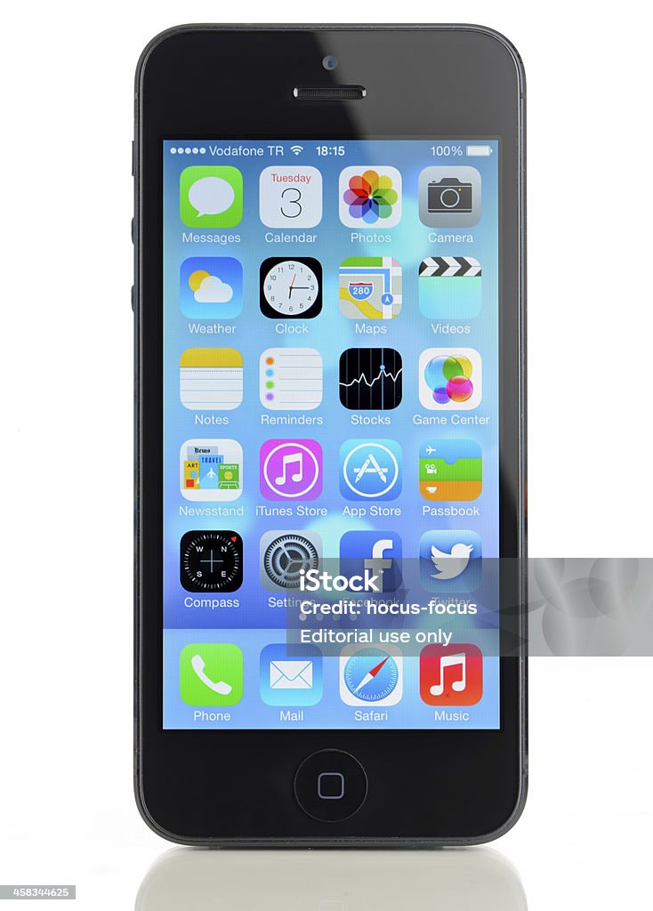 新しい Apple iOS 7 登録の iPhone 5 動作システム - iPhoneのロイヤリティフリーストックフォト