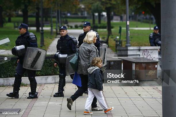 Foto de Polícia E Orgulho Em Belgade e mais fotos de stock de Acender - Acender, Atividade, Centro da cidade