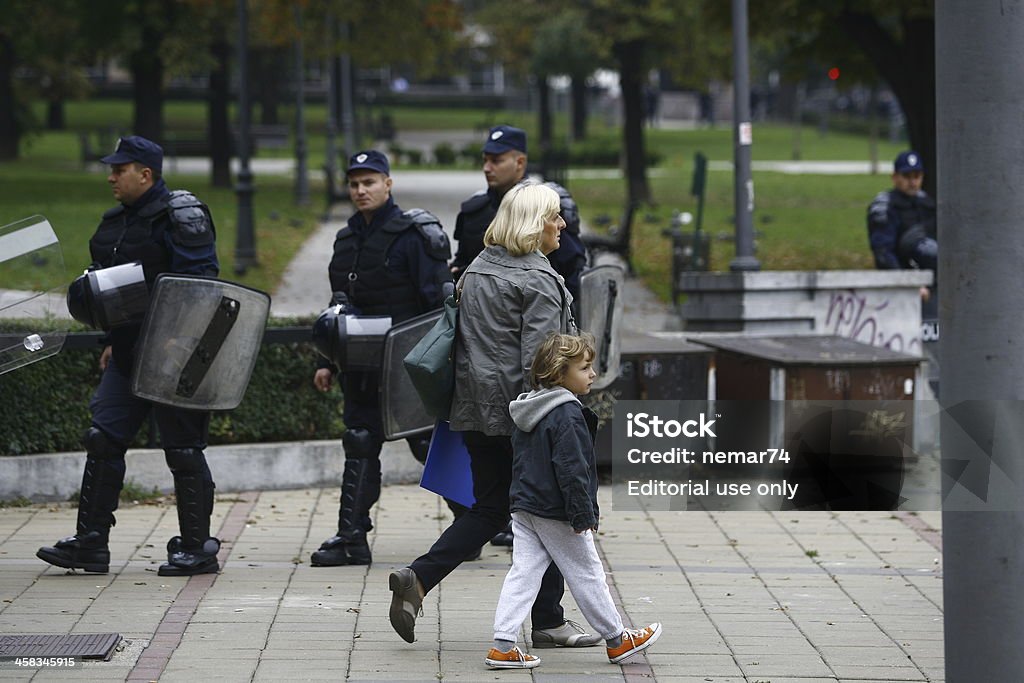Полиция и гордость в Belgade - Стоковые фото Бунт роялти-фри