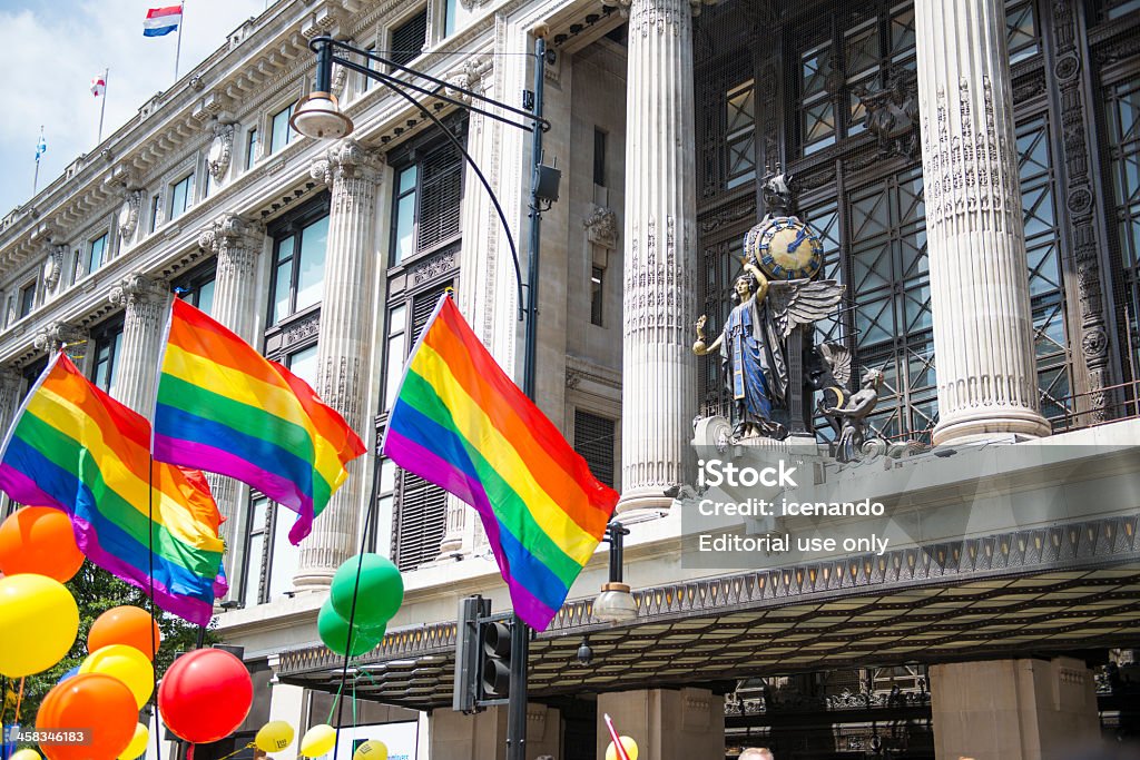 ゲイプライドパレード、セルフリッジ、ロンドン - LGBTQIAプライドイベントのロイヤリティフリーストックフォト
