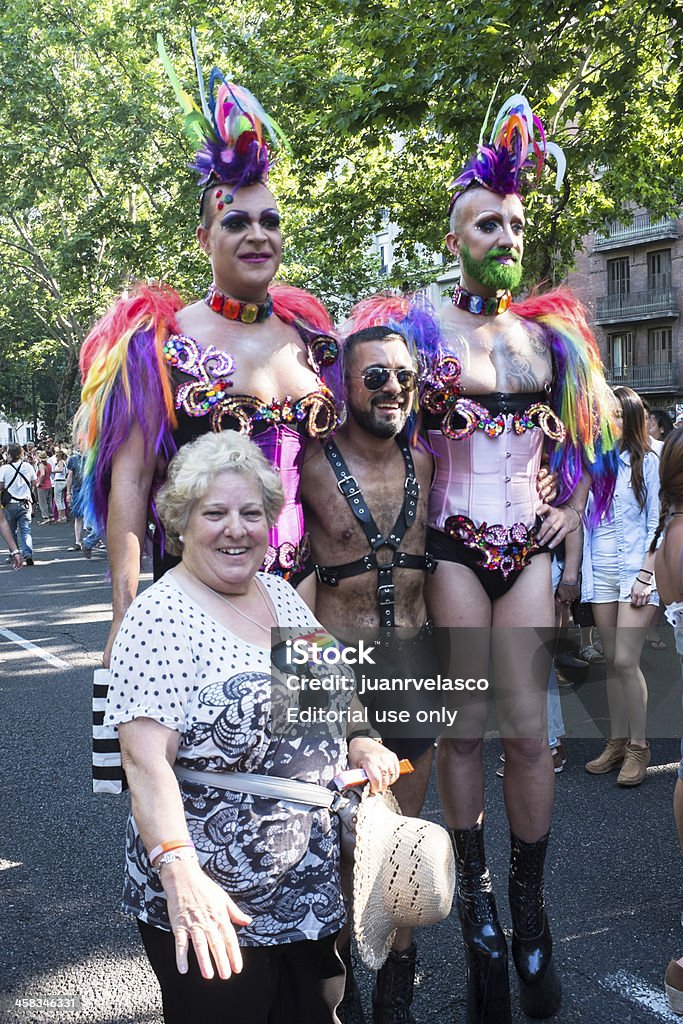 As pessoas que participam na Parada Orgulho Gay de Madrid - Royalty-free Adulto Foto de stock