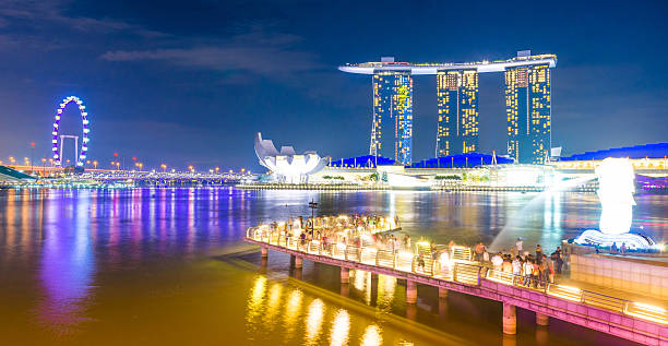 vista panorâmica da paisagem urbana em singapura - marina bay sparse contemporary skyscraper imagens e fotografias de stock