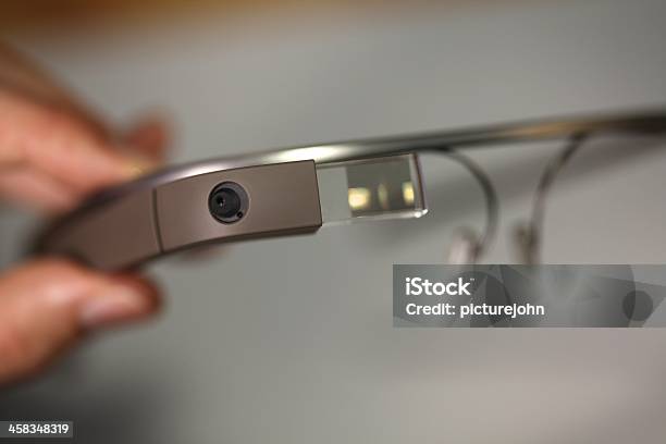 Google Glass Foto de stock y más banco de imágenes de Color - Tipo de imagen - Color - Tipo de imagen, Cristal - Material, Cámara