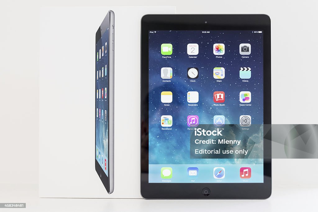 Nuovo Apple iPad Air Space grigio 32 GB Wifi - Foto stock royalty-free di Big Tech