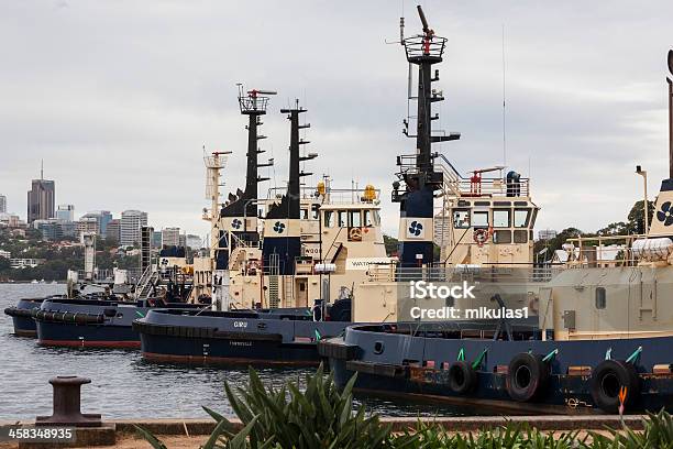 Mort Bay Tug Embarcaciones Foto de stock y más banco de imágenes de Amarrado - Amarrado, Arrastrar, Balmain