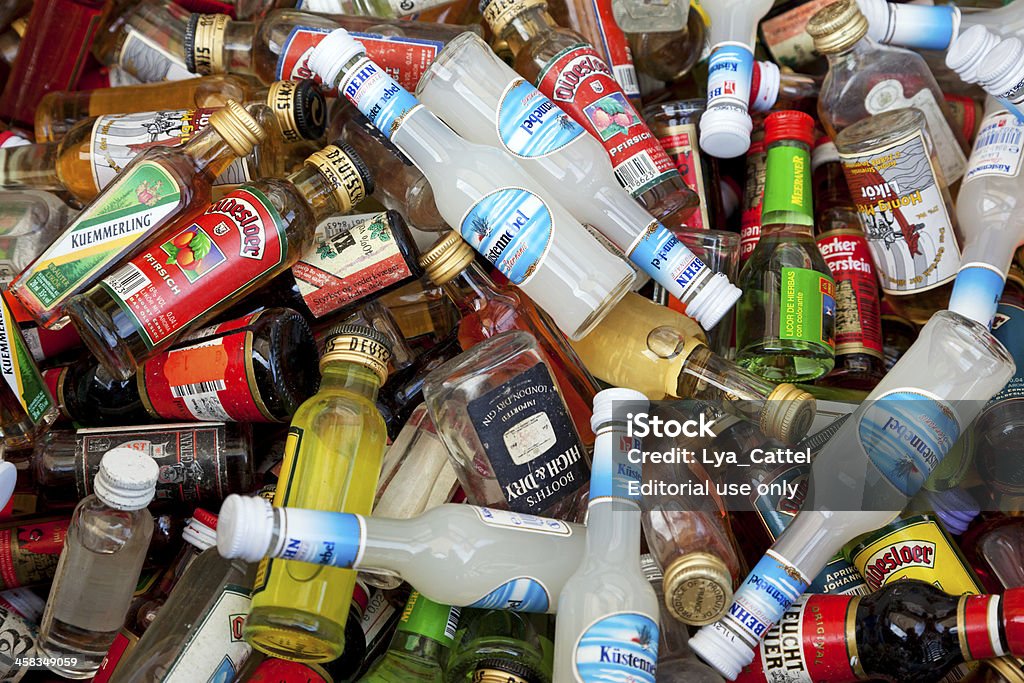 Negozio Dutyfree Mini Bottiglie Di Alcolici - Fotografie stock e altre  immagini di Alchol - Alchol, Bibita, Etichetta - iStock