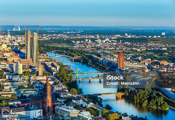 Foto de Vista Aérea De Frankfurt Com Bce Building e mais fotos de stock de Olhar para Vista - Olhar para Vista, Europa Tower, Alemanha