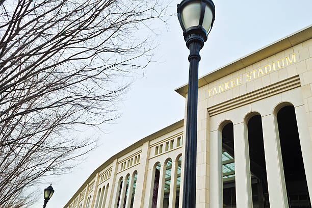 yankee stadium - new york yankees photos et images de collection