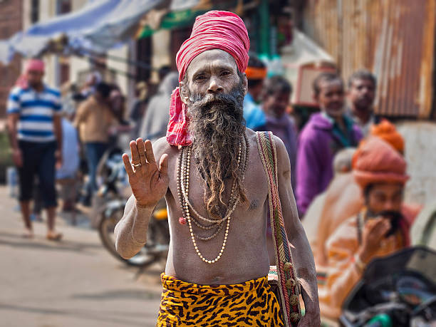 porträt der indischen heilige sadhu mann - indian ethnicity sadhu india pilgrim stock-fotos und bilder