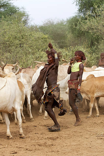 アフリカの女性 - dancing africa ethiopian culture ethiopia ストックフォトと画像