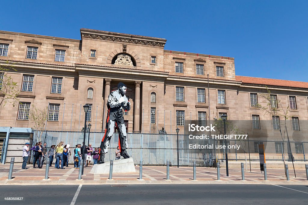 Nelson Mandela Statua come pugile - Foto stock royalty-free di Palazzo di giustizia
