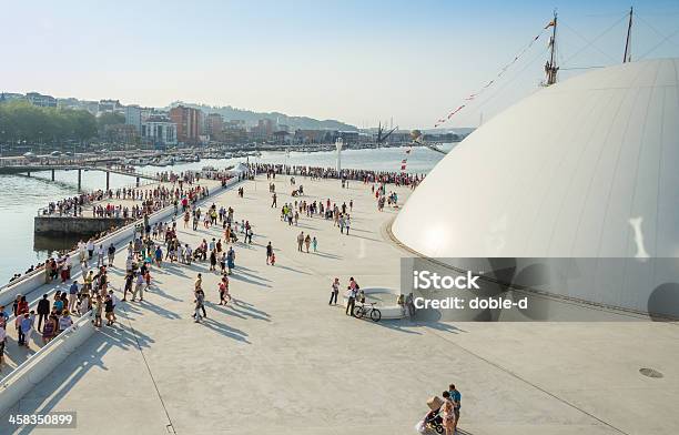 쁠라스 Corner Of Niemeyer 중심점란에 아빌레스 스페인 건축에 대한 스톡 사진 및 기타 이미지 - 건축, 건축가, 경관