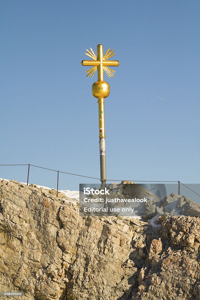 Саммит крест Цугшпитце - Стоковые фото Бавария роялти-фри