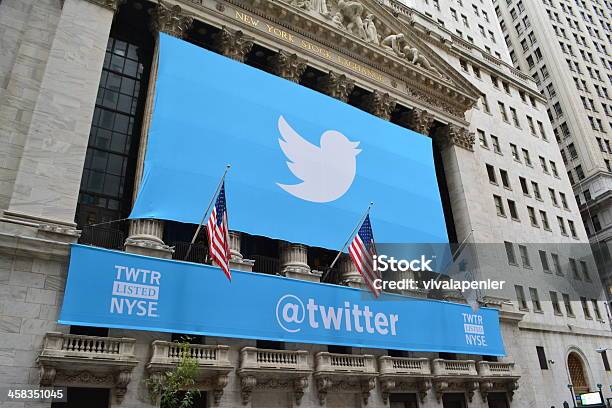 Banner Di Social Media Sulla Borsa Di New York - Fotografie stock e altre immagini di Messaggistica online - Messaggistica online, Azioni e partecipazioni, Offerta pubblica iniziale