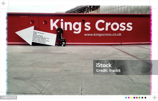 Kings Cross Estação Londres — стоковые фотографии и другие картинки 30-39 лет - 30-39 лет, Англия, Большой город