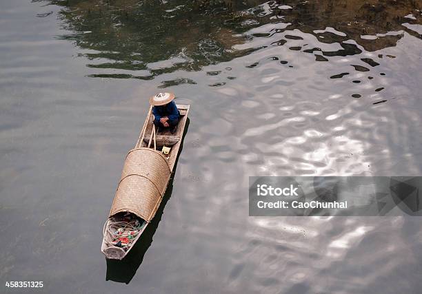 漁師とボート - 1人のストックフォトや画像を多数ご用意 - 1人, アジア民族文化, ミャオ族