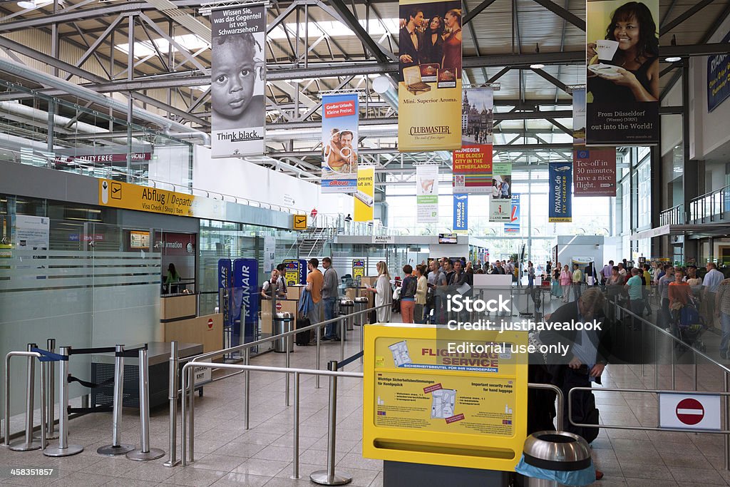 Check-in am Flughafen - Lizenzfrei Check in Stock-Foto