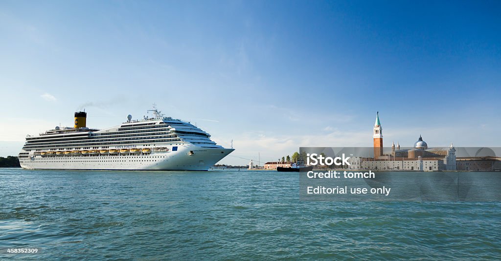 Passagierschiff im Hafen von Venedig - Lizenzfrei Italien Stock-Foto