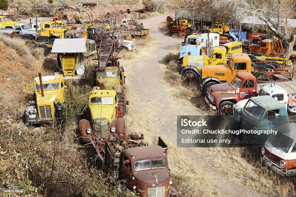 Skład złomu Rustbucket pojazdów ciężarowych - Zbiór zdjęć royalty-free (1940-1949)