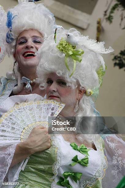 Belles In Trascinare - Fotografie stock e altre immagini di Composizione verticale - Composizione verticale, Costume d'epoca, Costume di scena