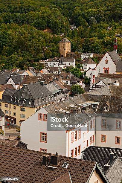 На Плохие Muenstereifel — стоковые фотографии и другие картинки Бад-Мюнстерайфель - Бад-Мюнстерайфель, Большой город, Вертикальный