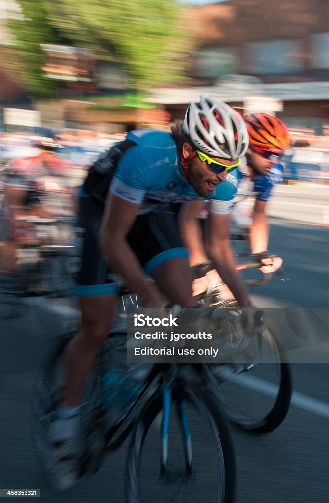 Les cyclistes professionnels et floue de spectateurs - Photo de Activité libre de droits