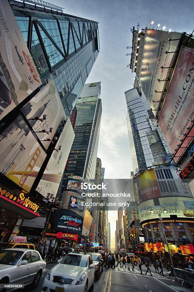 Times Square, Nova York - Foto de stock de Arranha-céu royalty-free