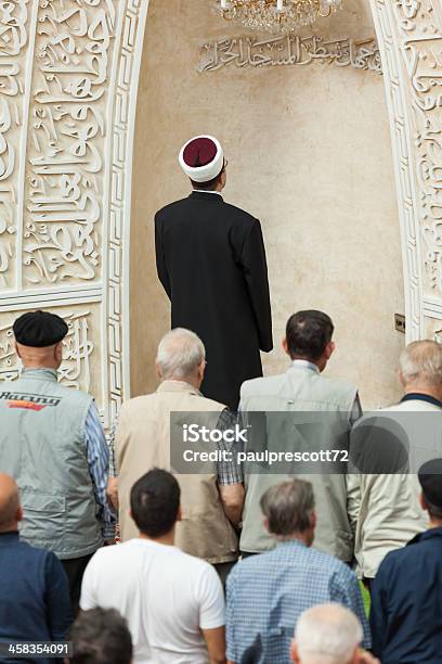 Pomeriggio Preghiera Della Moschea - Fotografie stock e altre immagini di Adulto - Adulto, Allah, Ambientazione interna