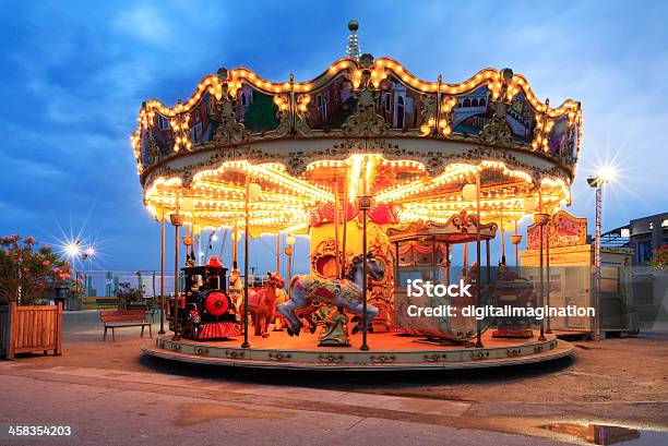 Carrousel - Fotografias de stock e mais imagens de Anoitecer - Anoitecer, Ao Ar Livre, Bulevar