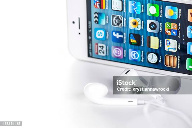 White Iphone 5 Headphones Stock Photo - Download Image Now - Apple Computers, Big Tech, Communication