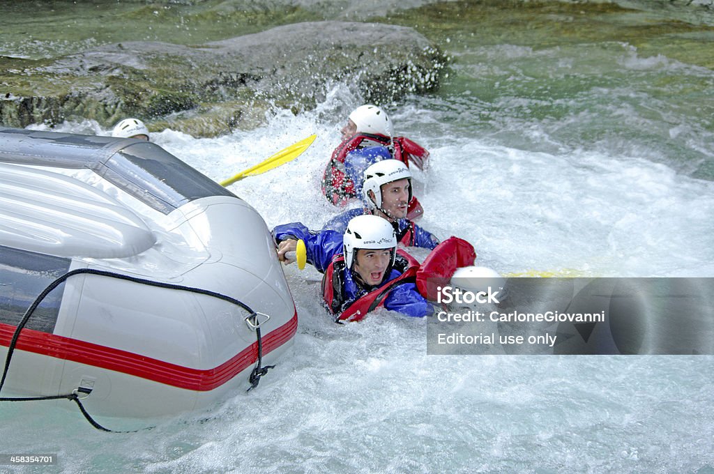 Rafting em caso de acidente - Foto de stock de Rafting em Águas Selvagens royalty-free