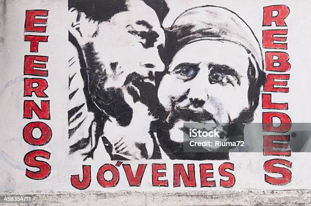 Murals Que Retratam Che Guevara E Fidel Castro La Habana - Fotografias de stock e mais imagens de Fidel Castro