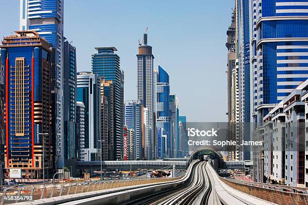 Метро Дубая Становится Все Более Популярной — стоковые фотографии и другие картинки Арабеска - Арабеска, Аравия, Архитектура