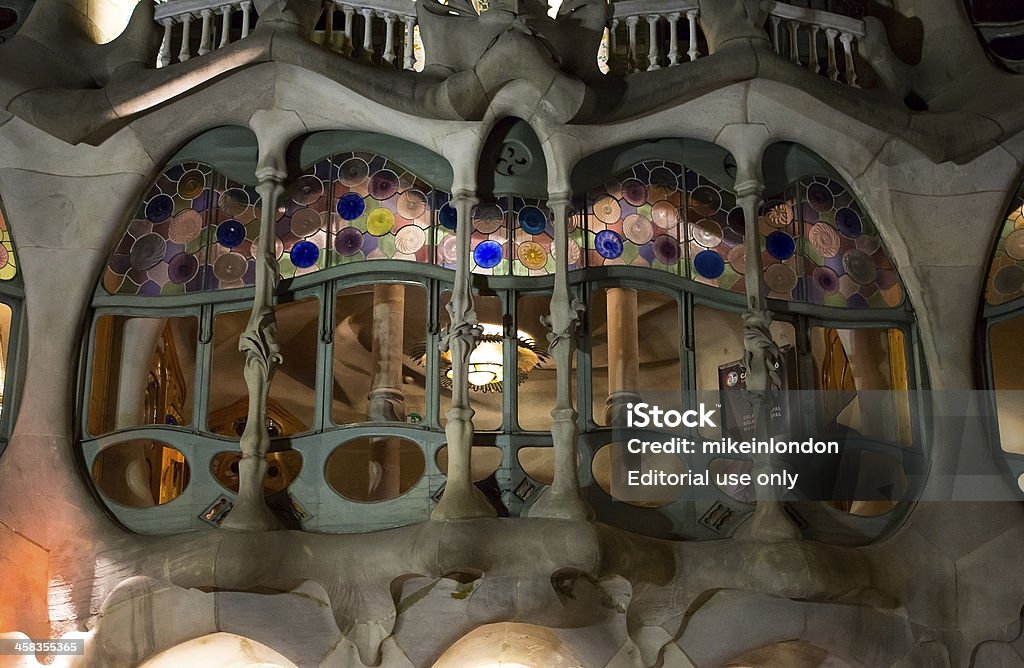 Casa Batilo fenêtre de nuit - Photo de Antonio Gaudi libre de droits