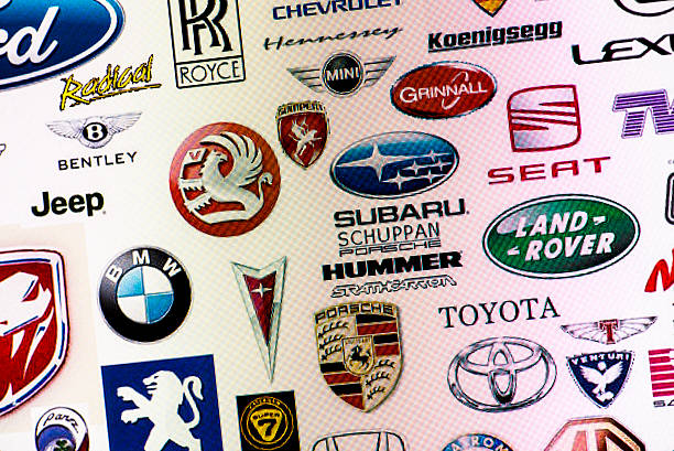 sammlung von dem autokonzern logos auf computer-bildschirm - editorial sports utility vehicle car jeep stock-fotos und bilder