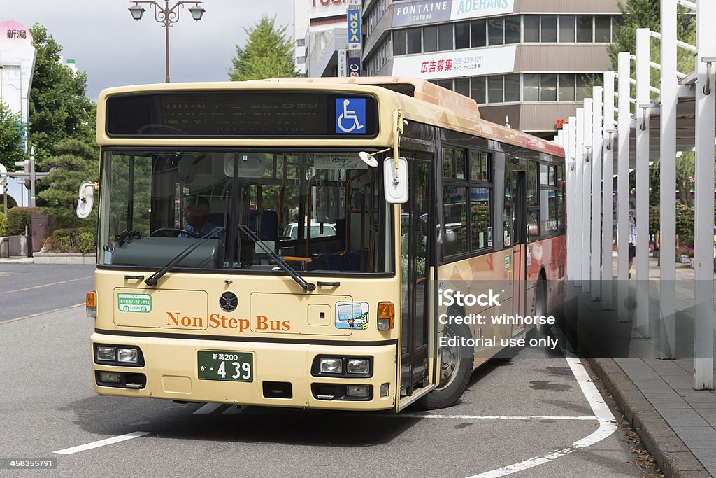 Non-krok Autobus w Japonii - Zbiór zdjęć royalty-free (Autobus)