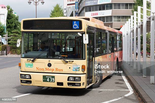 Nãopasso Autocarro No Japão - Fotografias de stock e mais imagens de Acesso para deficientes - Acesso para deficientes, Autocarro, Cadeira de Rodas