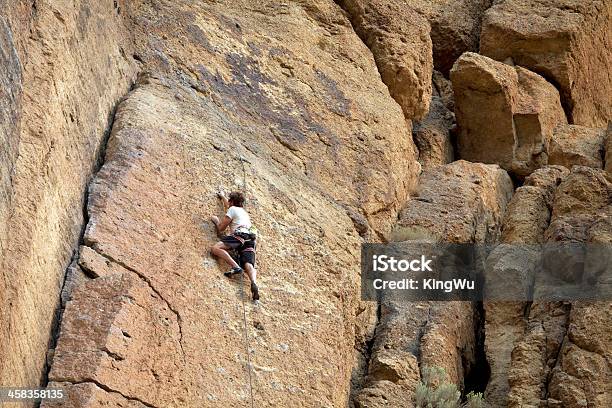 남자 Rockclimbing 가파른에 대한 스톡 사진 및 기타 이미지 - 가파른, 건강한 생활방식, 결심