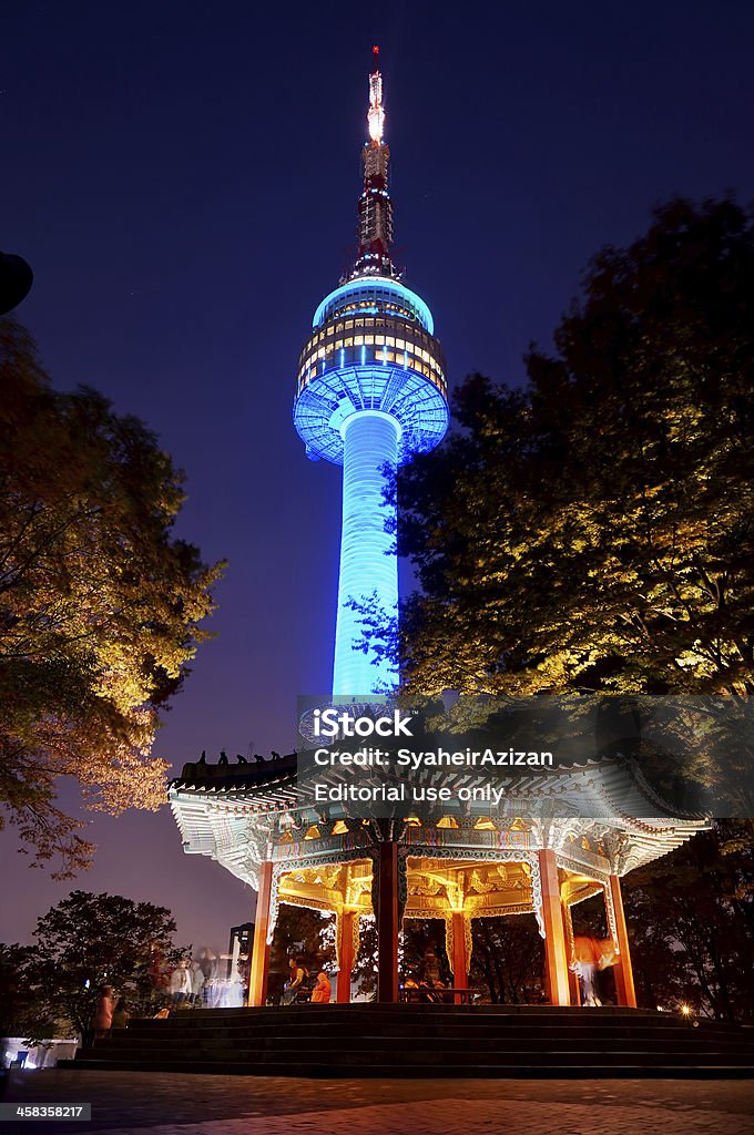 Namsan Башня - Стоковые фото Сеульская башня N роялти-фри