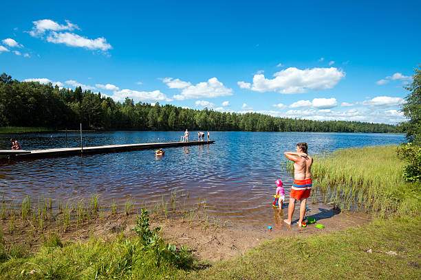 verão na suécia - sweden summer swimming lake - fotografias e filmes do acervo