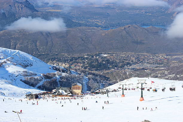 la station de ski cerro catedral-vue aérienne - perfect day photos et images de collection