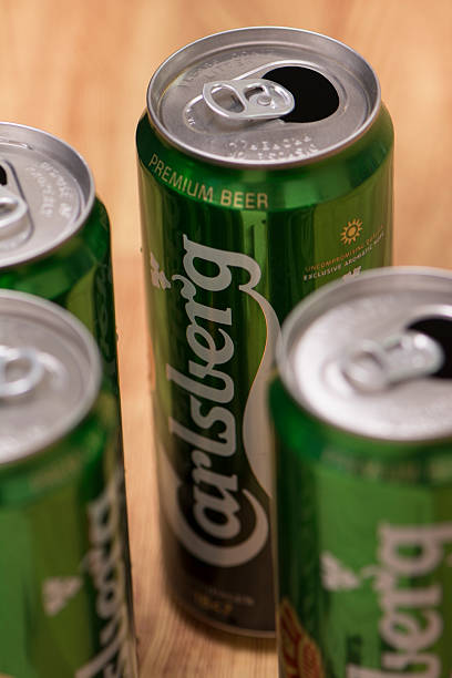 piwa carlsberg - can drink can drink editorial zdjęcia i obrazy z banku zdjęć